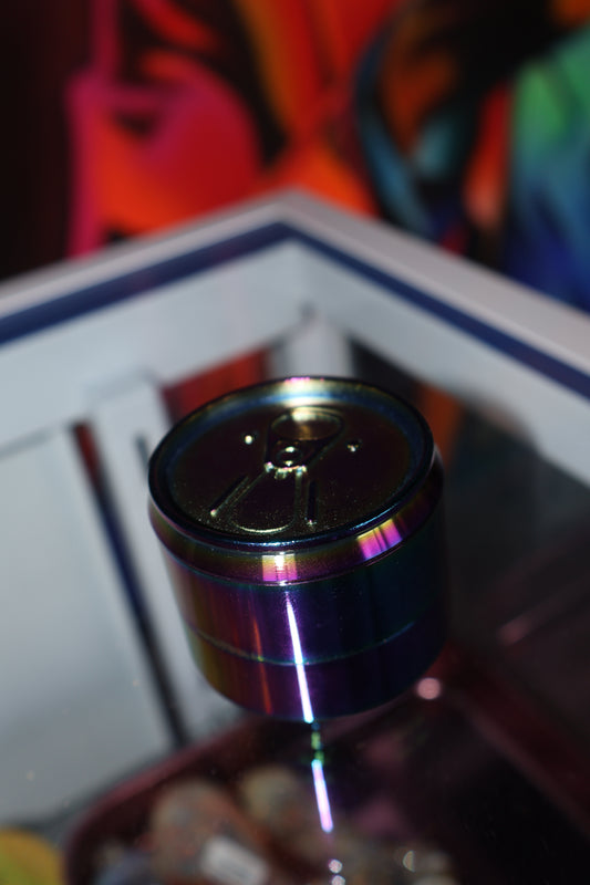 Grinder Metálico Iridiscente – Tapa de Lata Pop Art 🌈✨