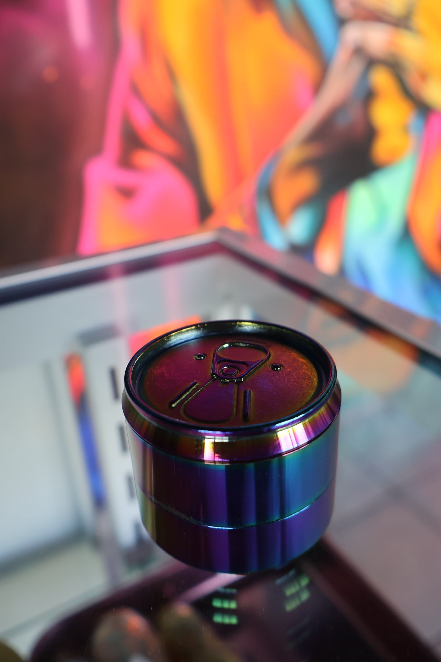 Grinder Metálico Iridiscente – Tapa de Lata Pop Art 🌈✨