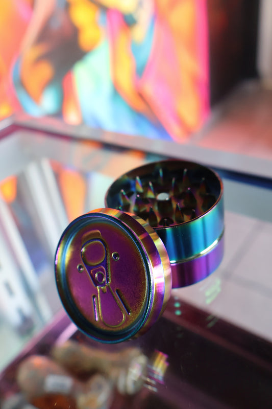 Grinder Metálico Iridiscente – Tapa de Lata Pop Art 🌈✨