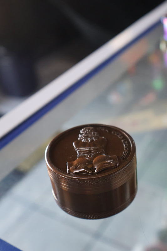 Grinder Metálico de 4 Piezas con Diseño Grabado
