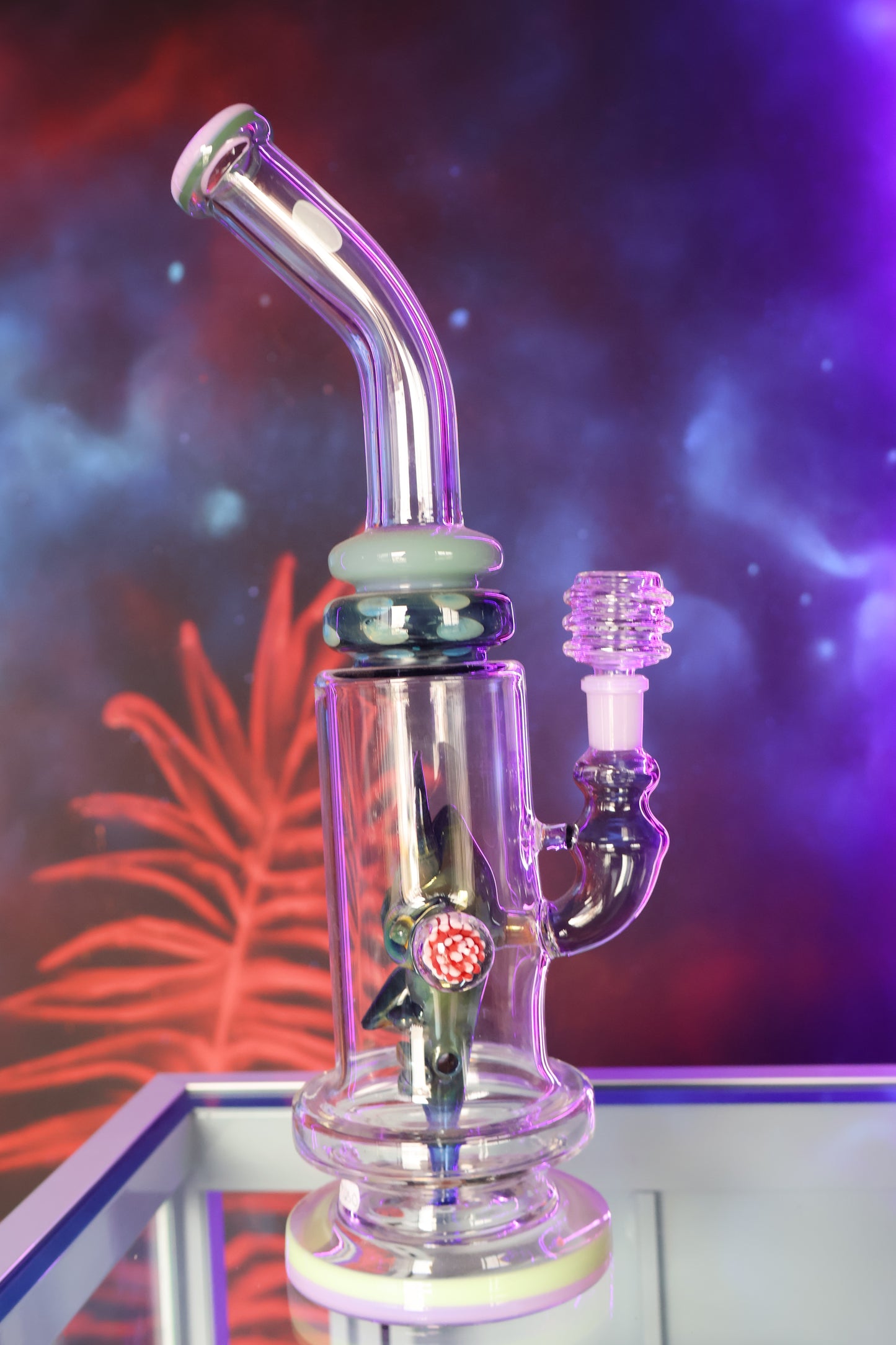 Bong de Vidrio Hecho a Mano con Diseño de Criatura Fantástica