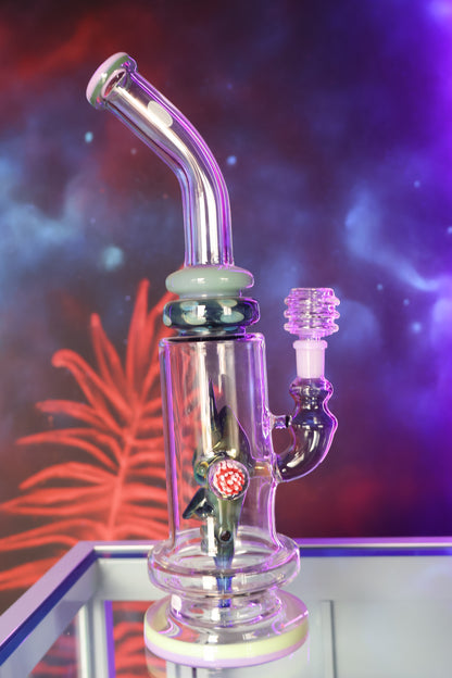 Bong de Vidrio Hecho a Mano con Diseño de Criatura Fantástica
