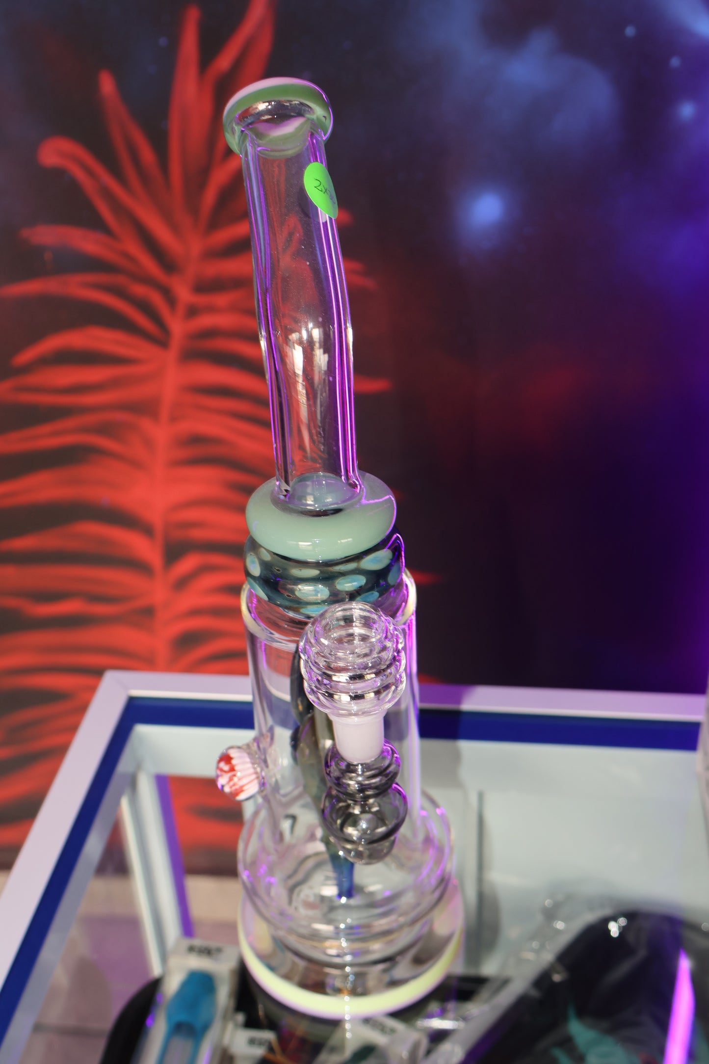 Bong de Vidrio Hecho a Mano con Diseño de Criatura Fantástica